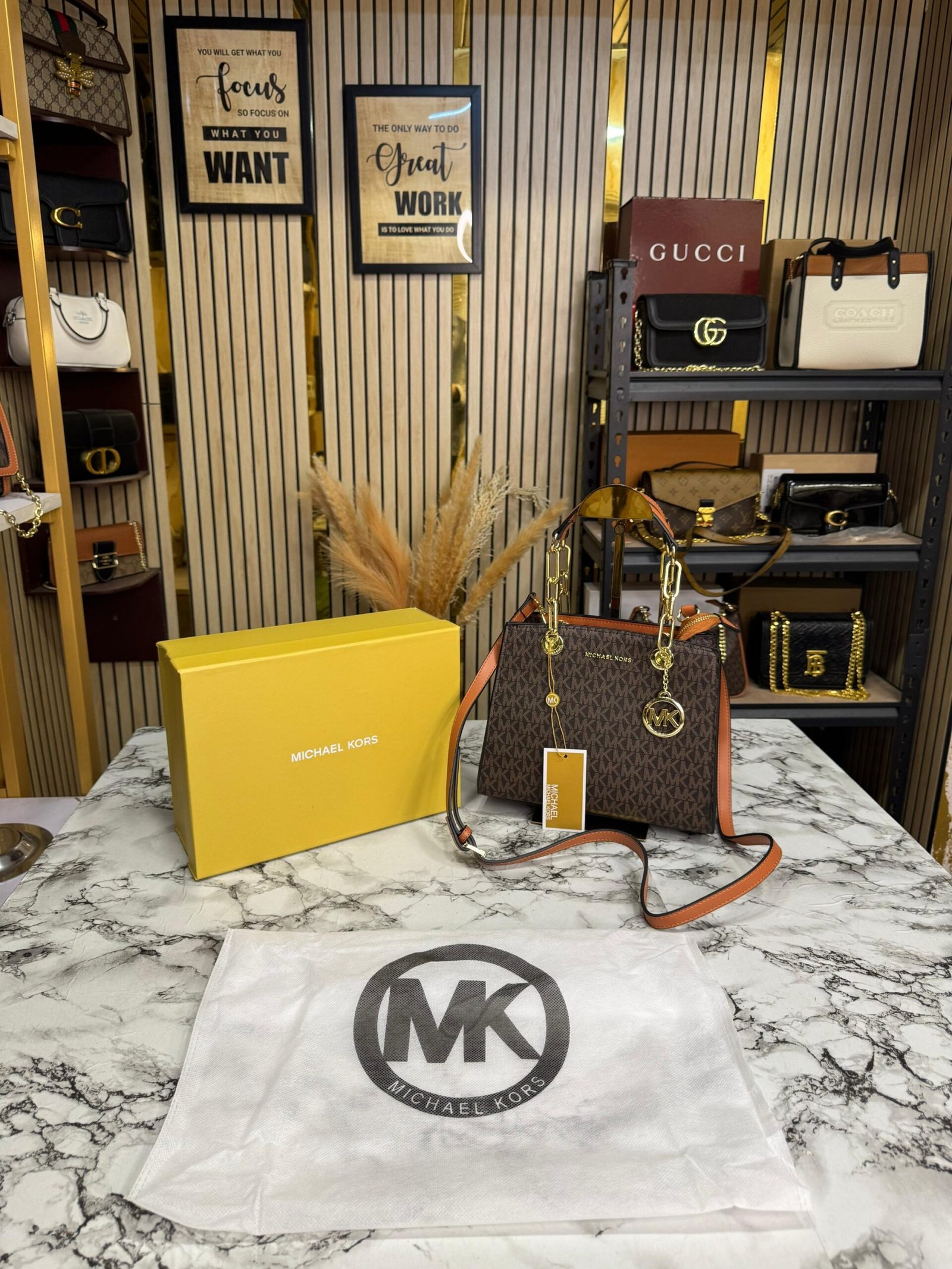 MICHAEL KORS CYNTHIA SIGNATURE LOGO SATCHEL PREMIUM BAG 🤎✅