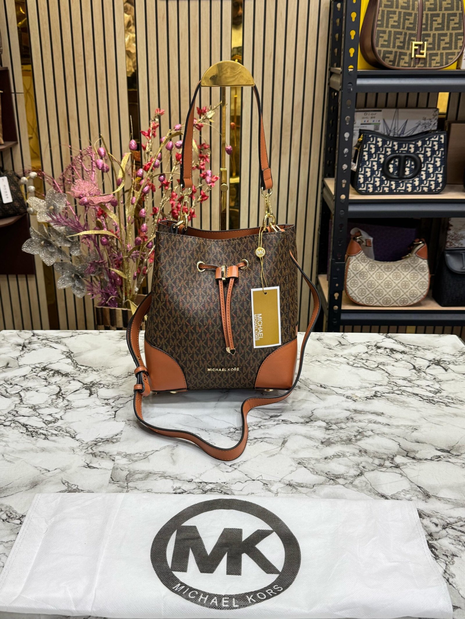 MICHAEL KORS BUCKET BROWN WITH DUST BAG AND ORIGINAL CARRY BAG