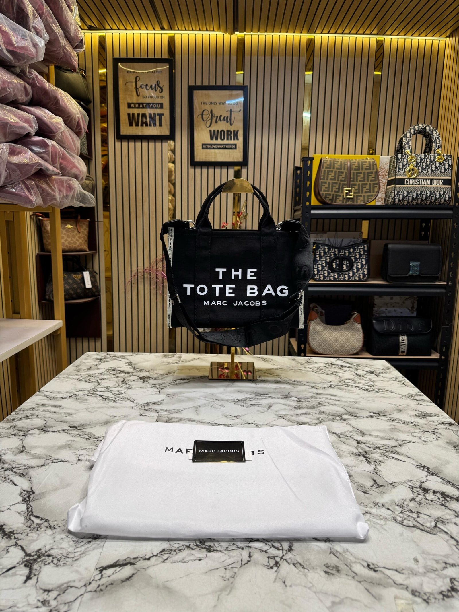 MARC JACOB THE TOTE BAG WITH ORIGINAL DUST BAG PACKING