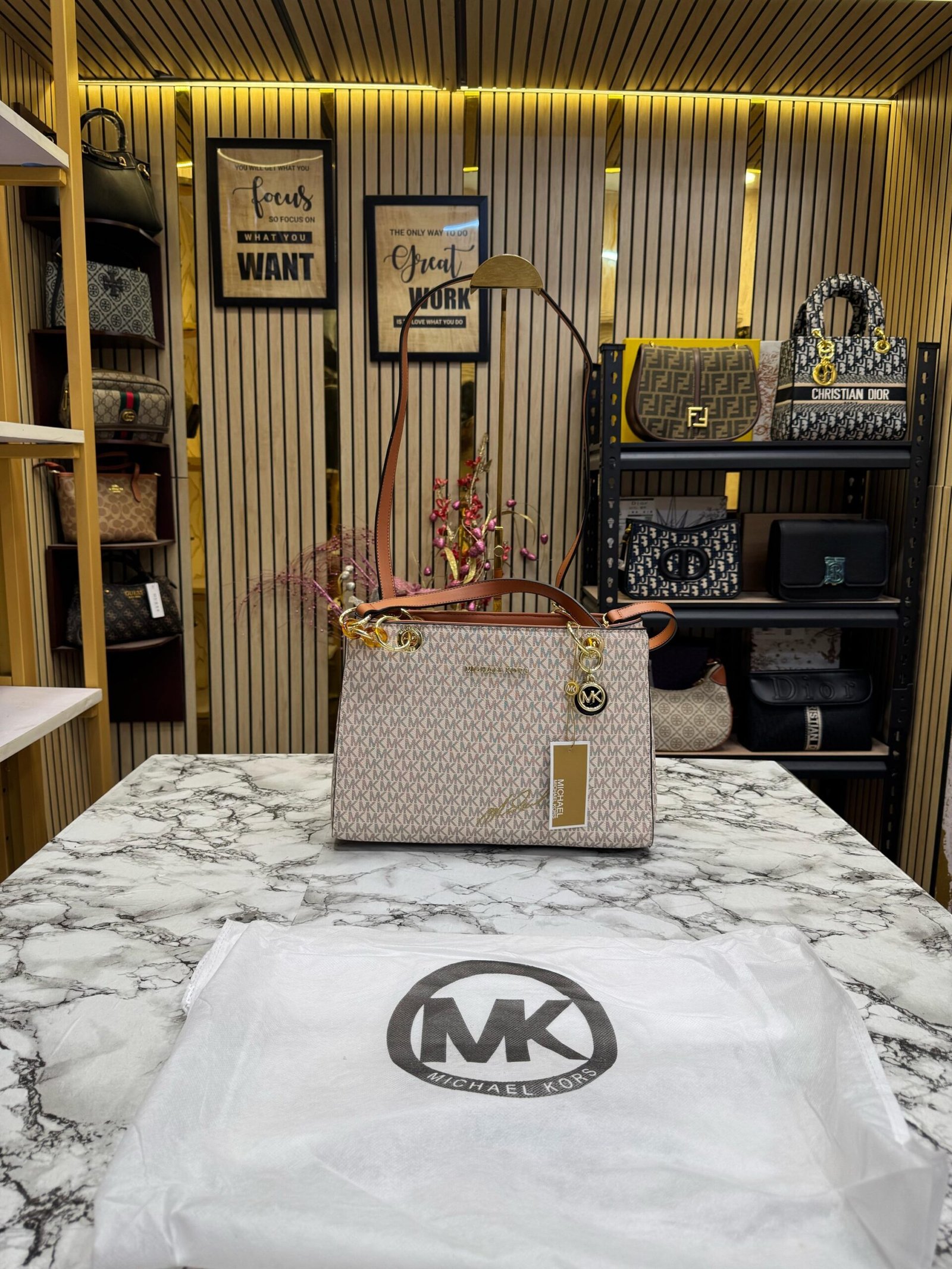 MICHAEL KORS CYNTHIA WITH ORIGINAL DUST BAG AND CARRY BAG