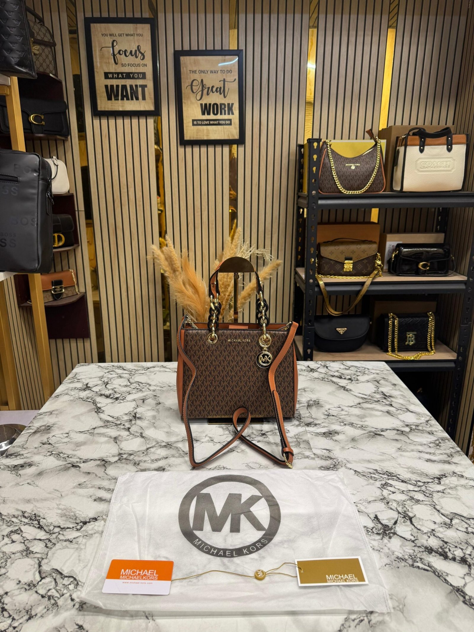 MICHAEL KORS MIN CYNTHIA WITH DUST BAG PACKING AND CARRY BAG