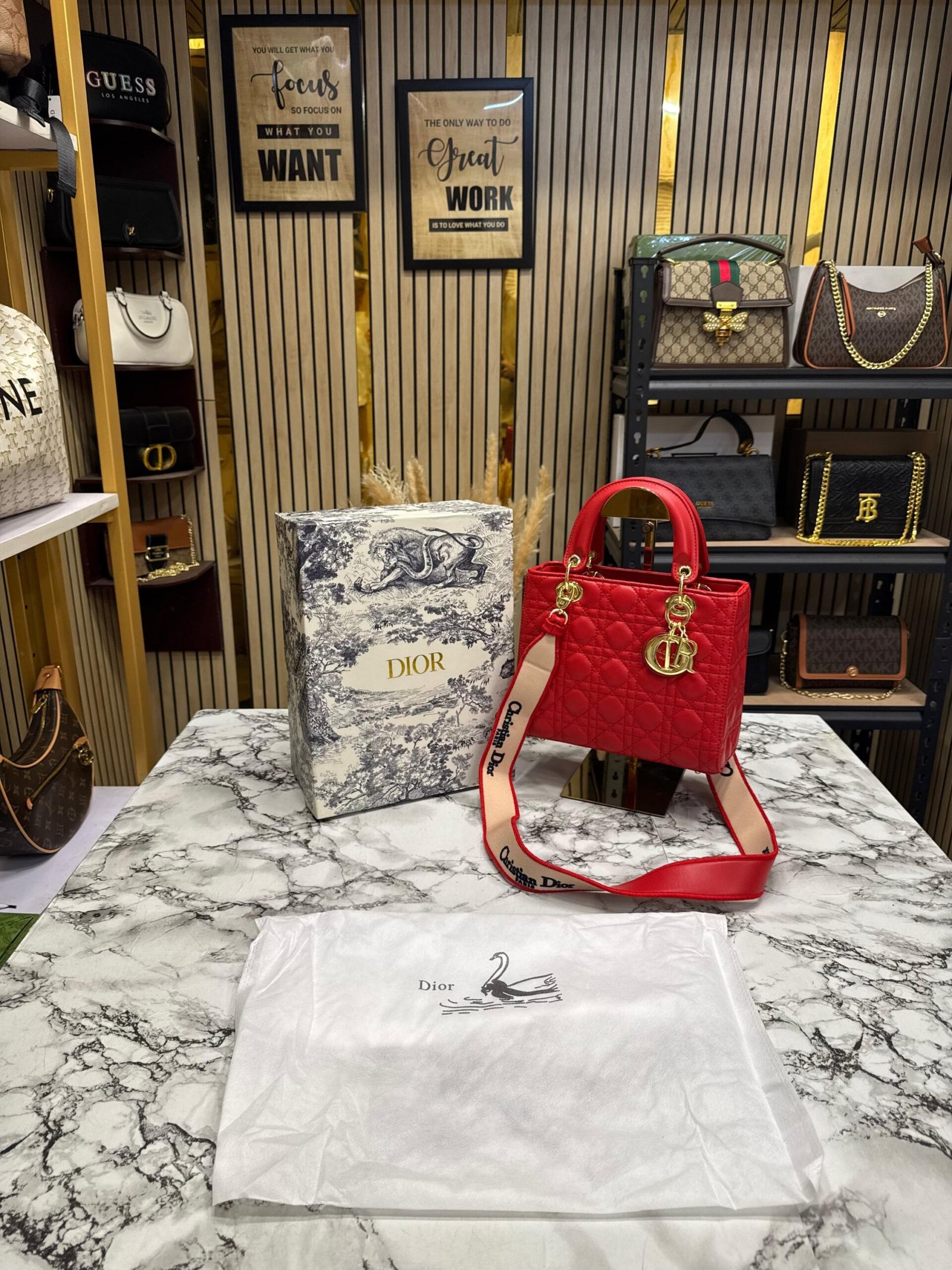 CHRISTIAN DIOR LADY PREMIUM QUALITY WITH ORIGNAL BOX AND CARRY BAG