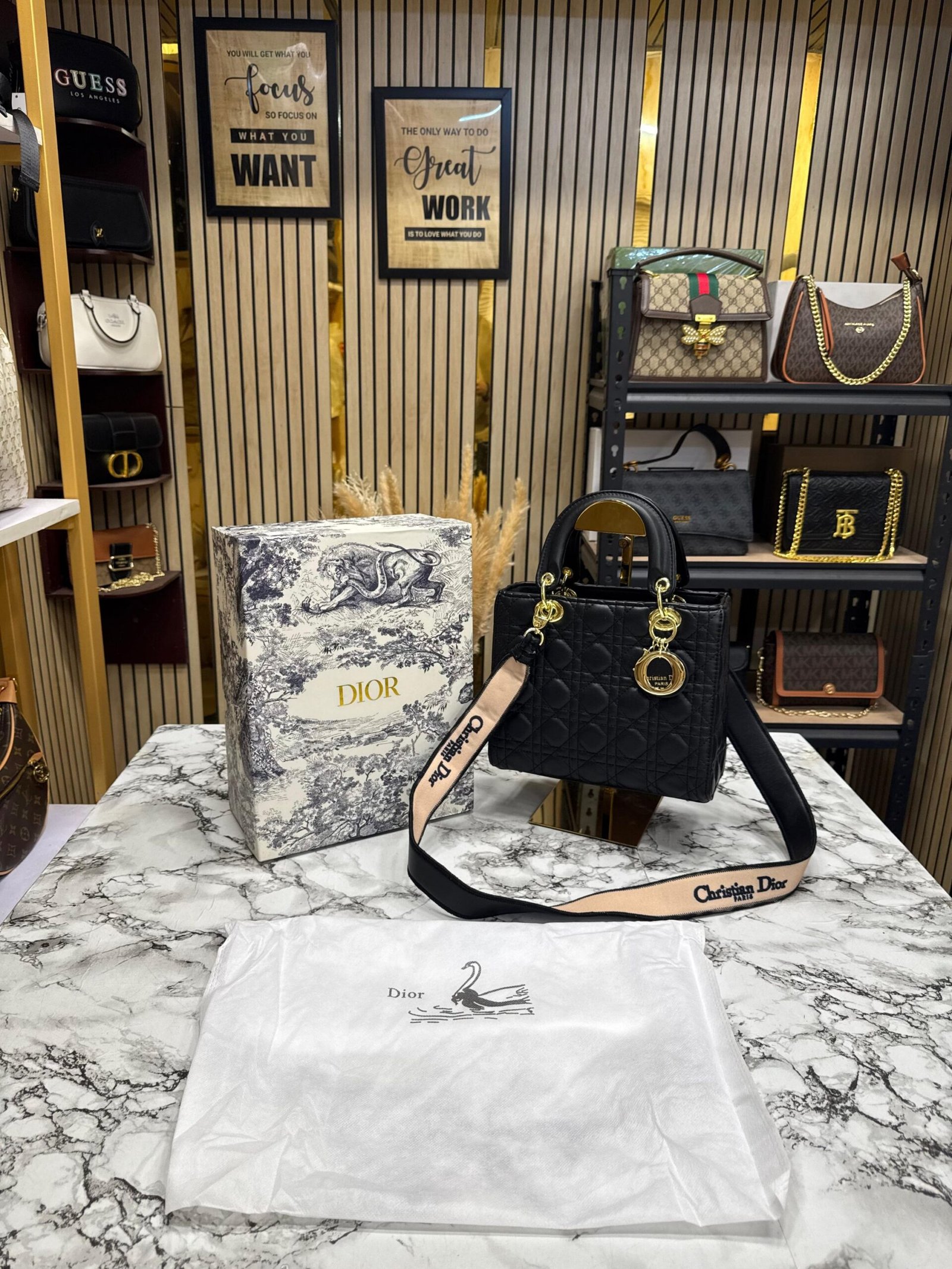 CHRISTIAN DIOR LADY PREMIUM QUALITY WITH ORIGNAL BOX AND CARRY BAG