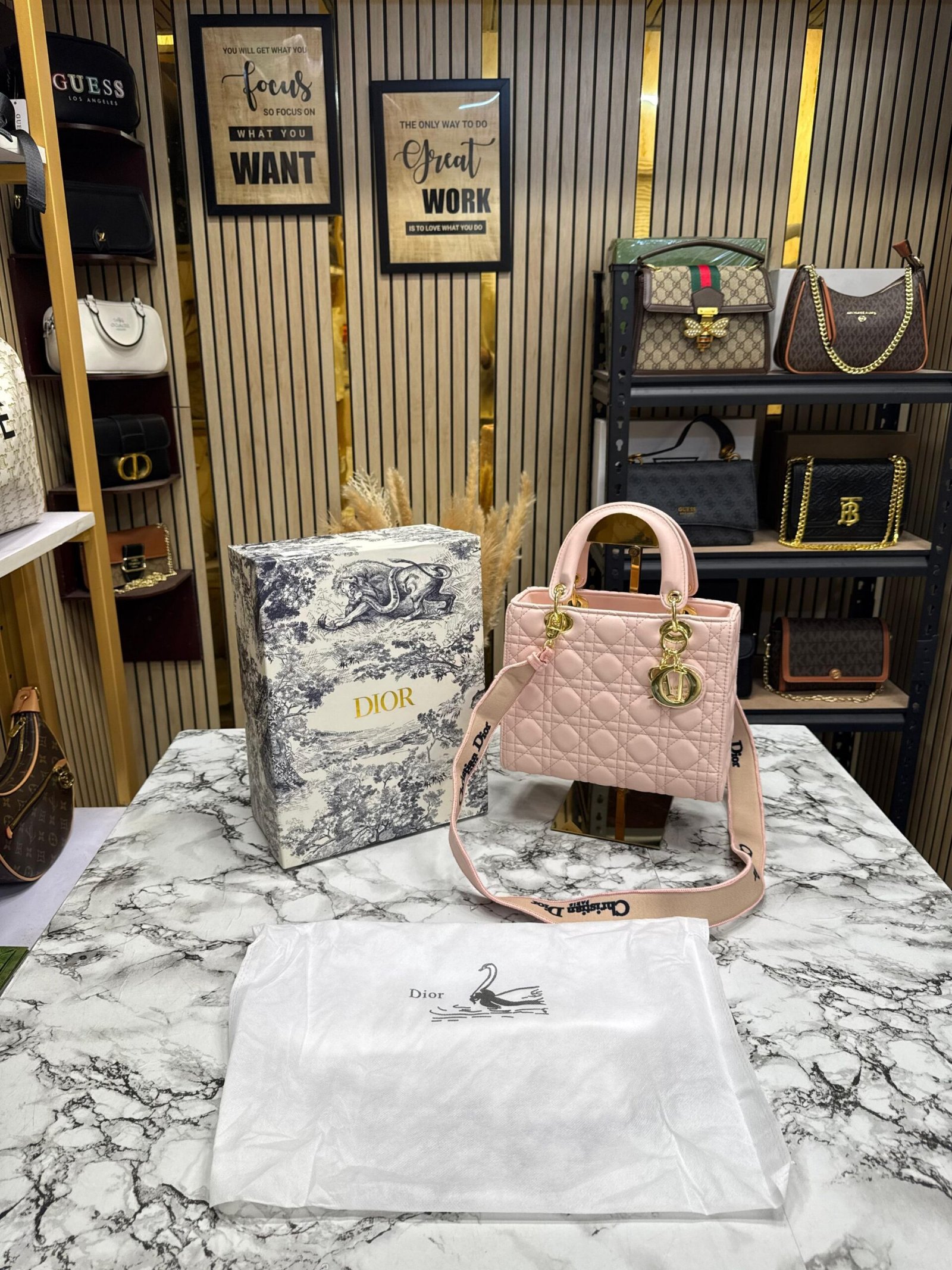 CHRISTIAN DIOR LADY PREMIUM QUALITY WITH ORIGNAL BOX AND CARRY BAG