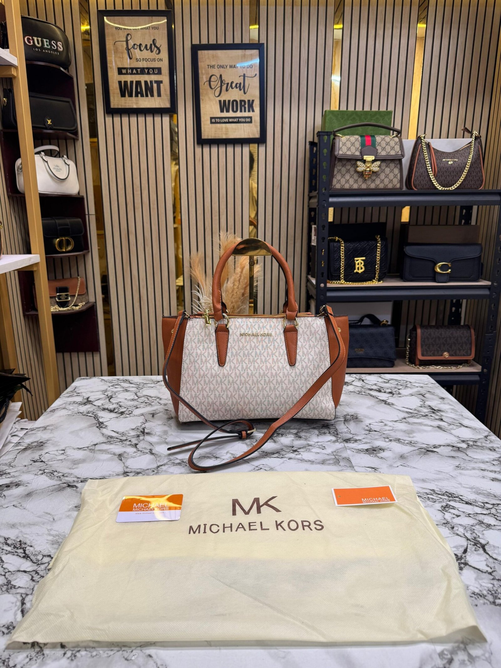 MICHAEL KORS PREMIUM HAND BAG WITH DUST BAG PACKING