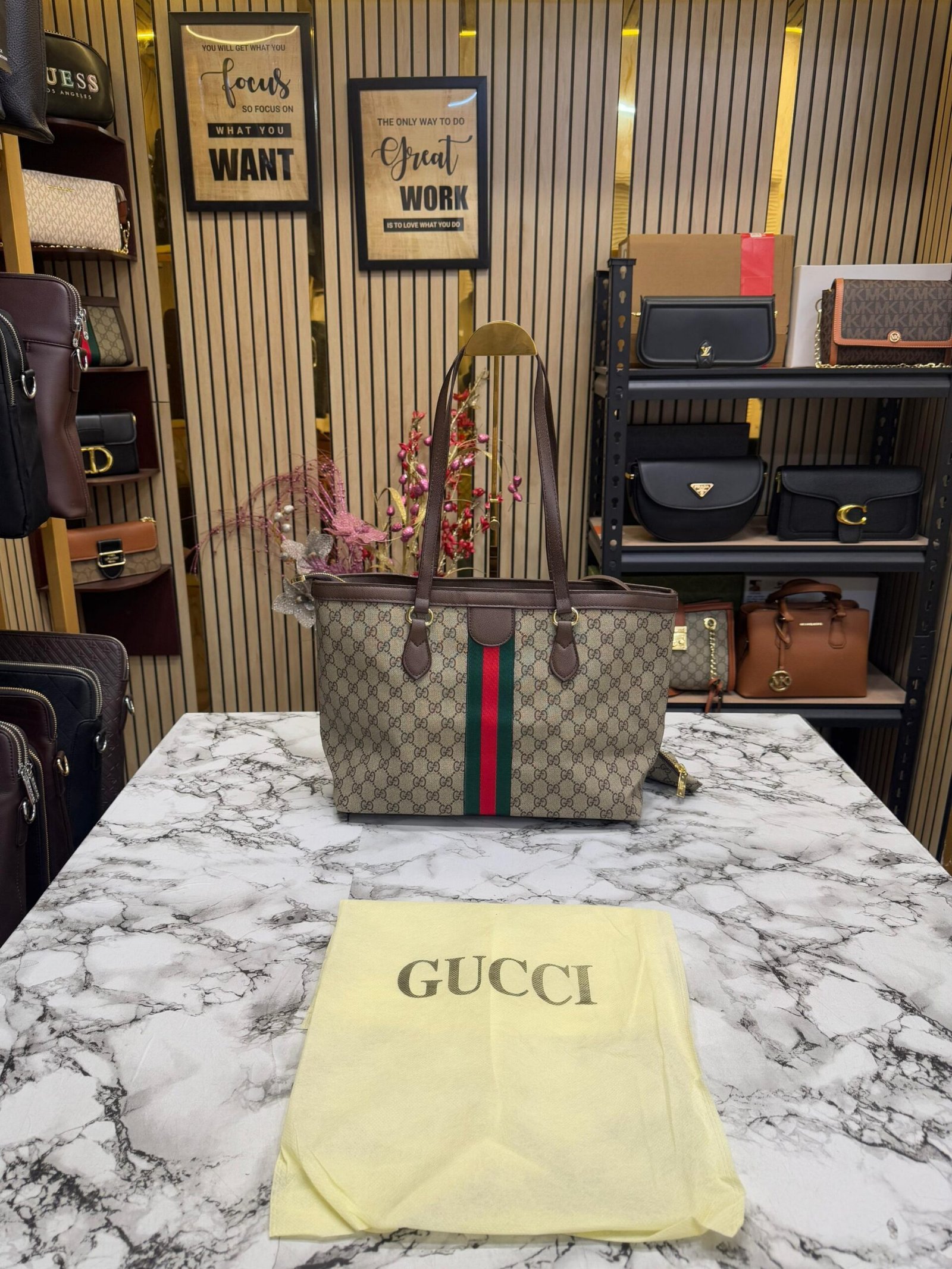 GUCCI GG SUPREME TOTE BAG WITH DUST BAG PACKING