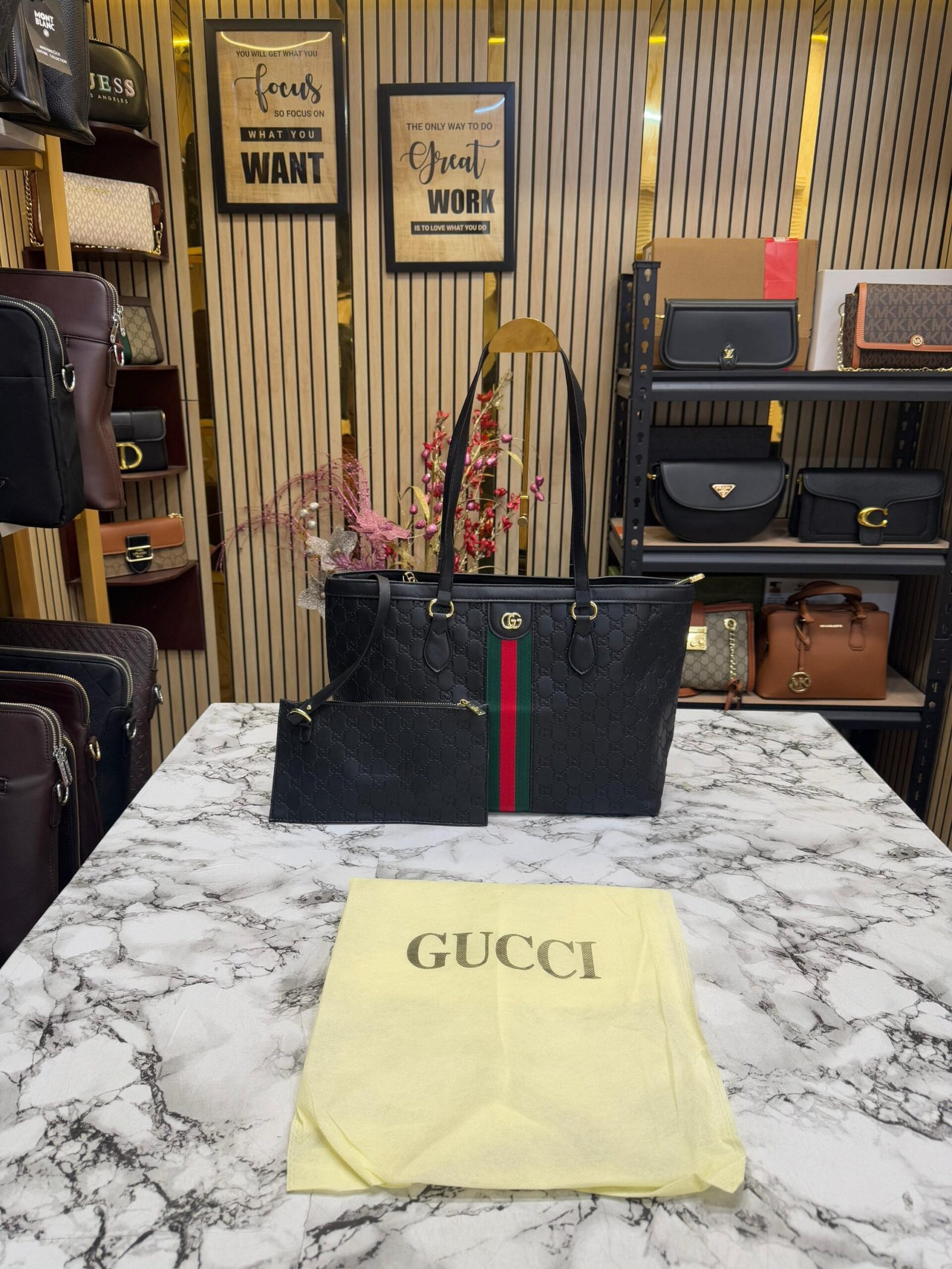 GUCCI GG SUPREME TOTE BAG WITH DUST BAG PACKING