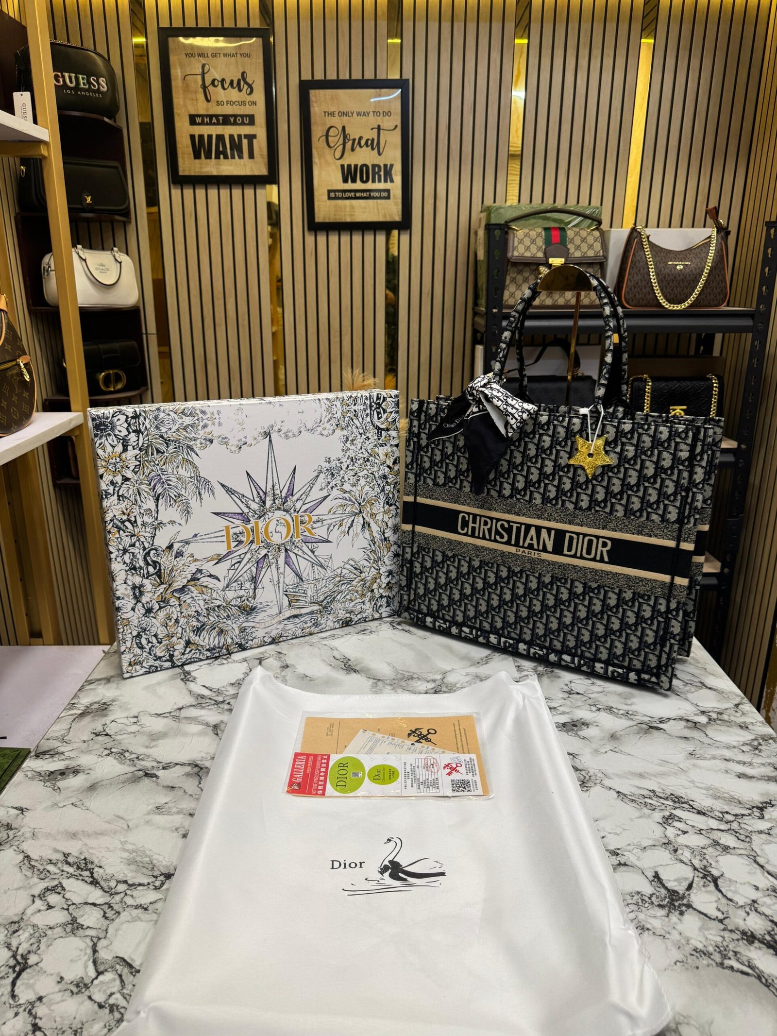 CHRISTIAN DIOR TOTE WITH ALL ACCESORIES AND PREMIUM PACKING