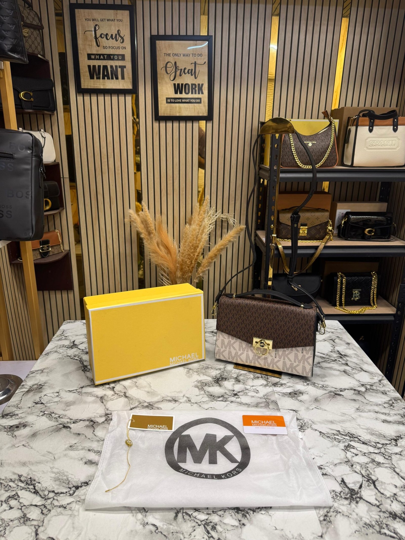 MICHAEL KORS HENDRIX WITH ORIGINAL BOX AND DUST BAG